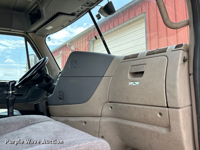 image for item EK3222 2017 Frieghtliner  Cascadia 113 semi truck