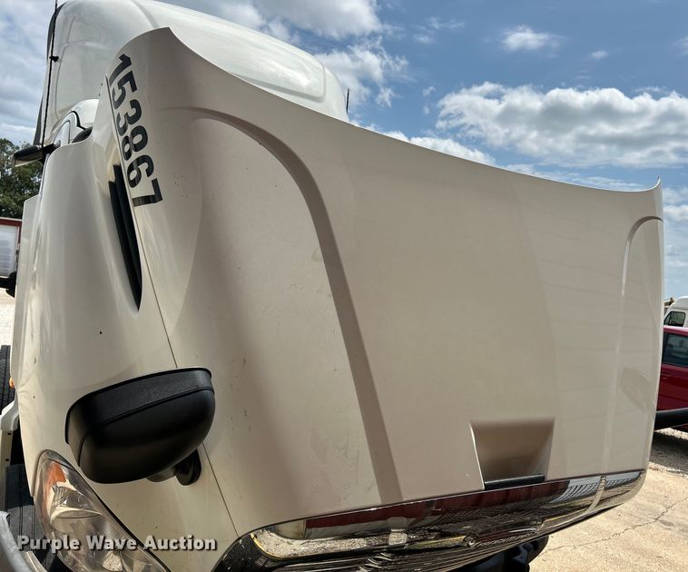 image for item EK3222 2017 Frieghtliner  Cascadia 113 semi truck