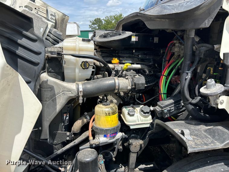 image for item EK3222 2017 Frieghtliner  Cascadia 113 semi truck