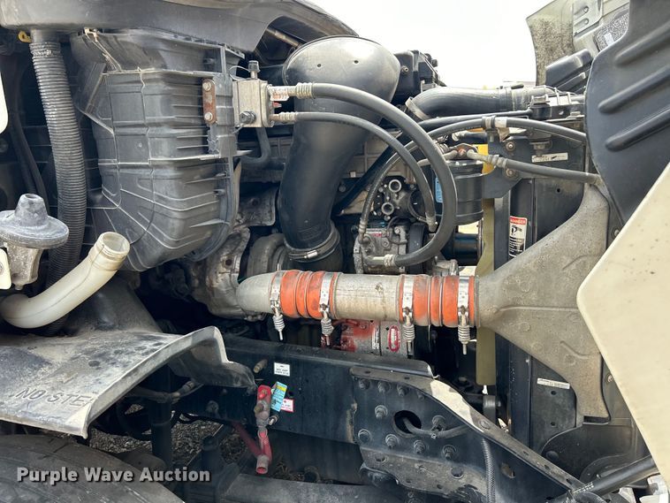 image for item EK3222 2017 Frieghtliner  Cascadia 113 semi truck