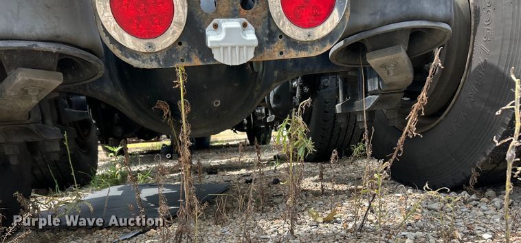 image for item EK3222 2017 Frieghtliner  Cascadia 113 semi truck