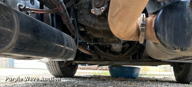 image for item EK3222 2017 Frieghtliner  Cascadia 113 semi truck