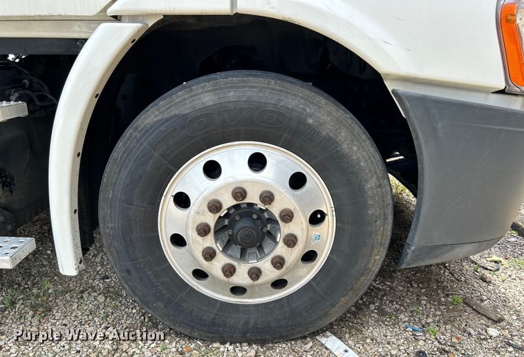 image for item EK3222 2017 Frieghtliner  Cascadia 113 semi truck