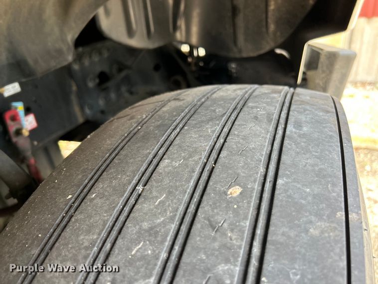 image for item EK3222 2017 Frieghtliner  Cascadia 113 semi truck