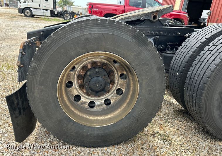 image for item EK3222 2017 Frieghtliner  Cascadia 113 semi truck