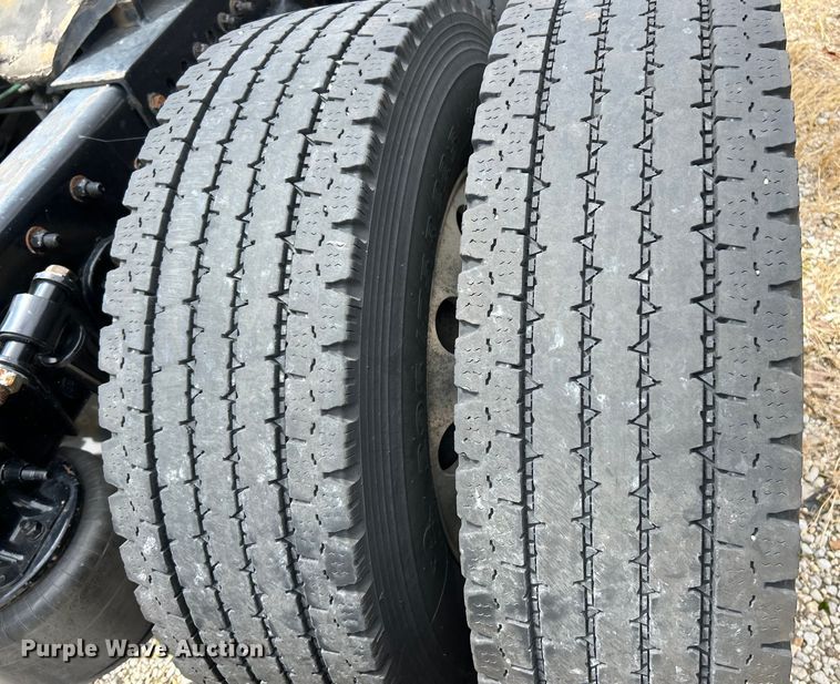 image for item EK3222 2017 Frieghtliner  Cascadia 113 semi truck