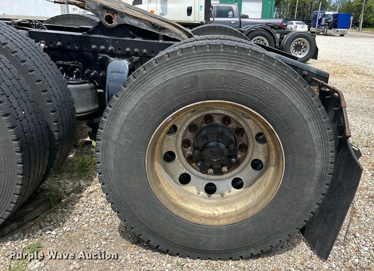 image for item EK3222 2017 Frieghtliner  Cascadia 113 semi truck