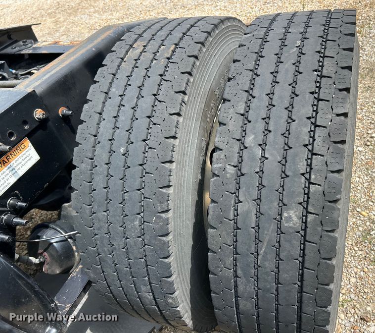 image for item EK3222 2017 Frieghtliner  Cascadia 113 semi truck