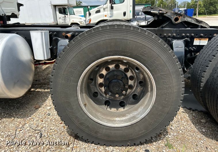 image for item EK3222 2017 Frieghtliner  Cascadia 113 semi truck