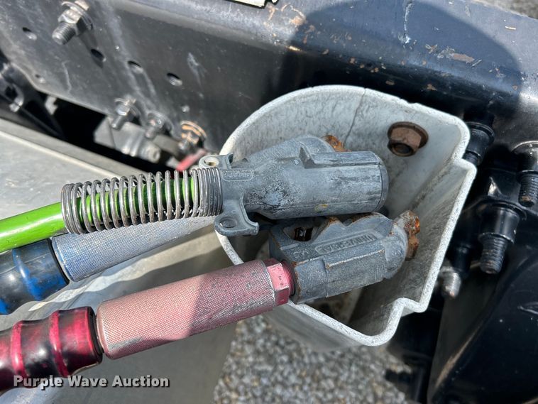 image for item EK3223 2017 Frieghtliner Cascadia 113 semi truck