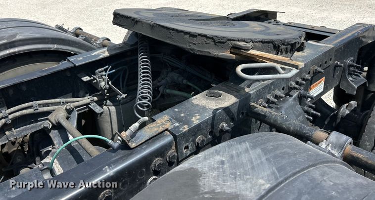 image for item EK3223 2017 Frieghtliner Cascadia 113 semi truck