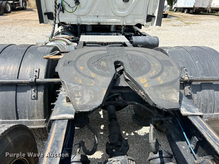 image for item EK3223 2017 Frieghtliner Cascadia 113 semi truck