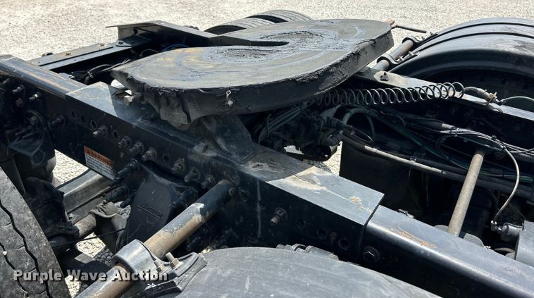 image for item EK3223 2017 Frieghtliner Cascadia 113 semi truck