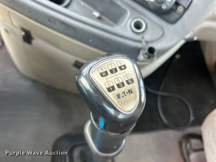 image for item EK3223 2017 Frieghtliner Cascadia 113 semi truck