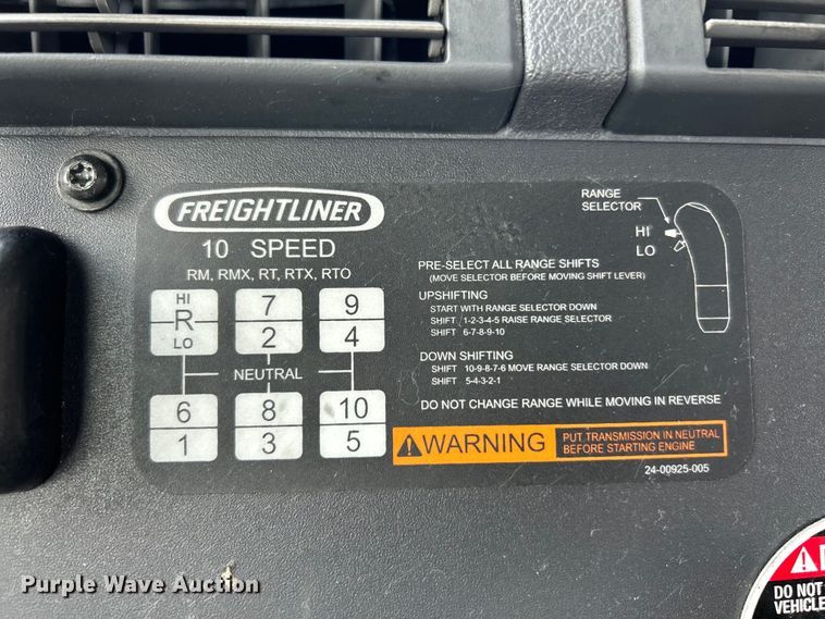 image for item EK3223 2017 Frieghtliner Cascadia 113 semi truck