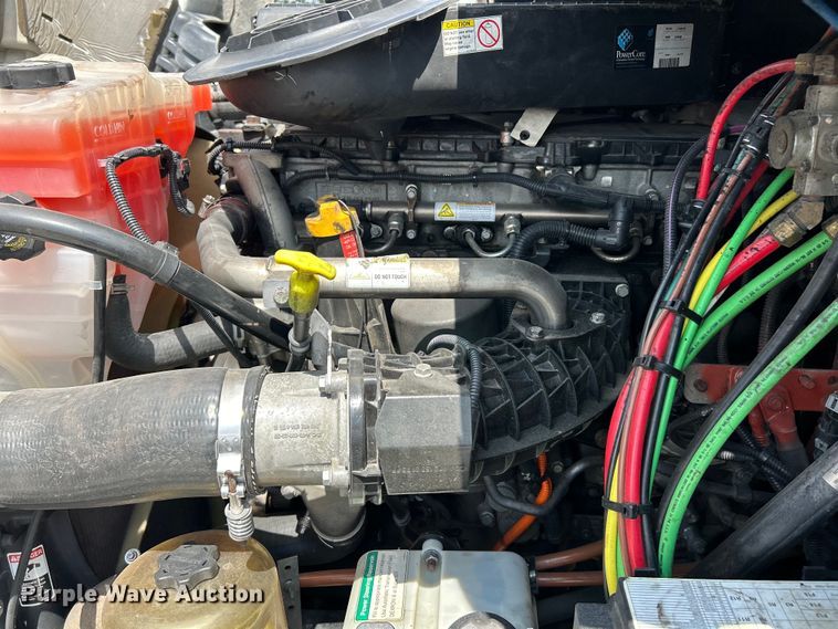 image for item EK3223 2017 Frieghtliner Cascadia 113 semi truck