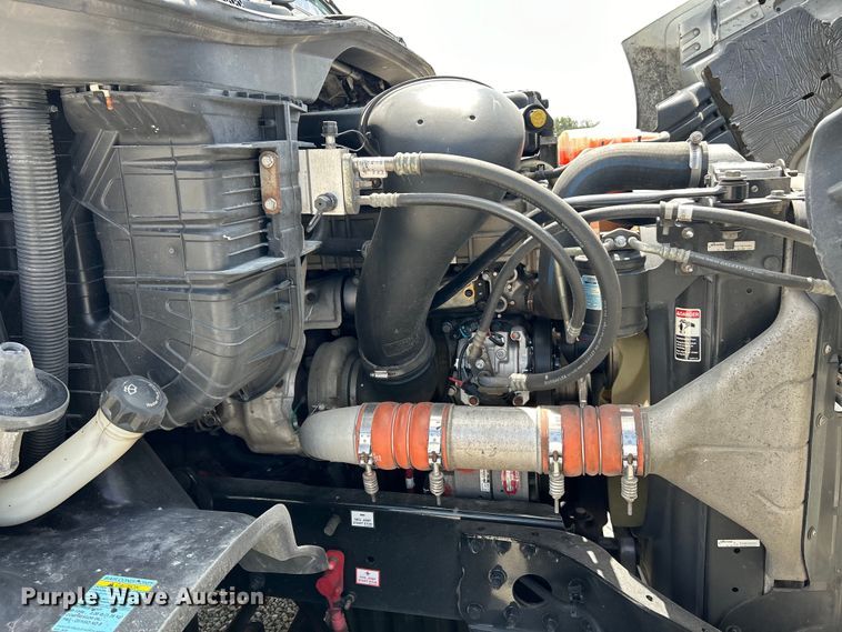 image for item EK3223 2017 Frieghtliner Cascadia 113 semi truck