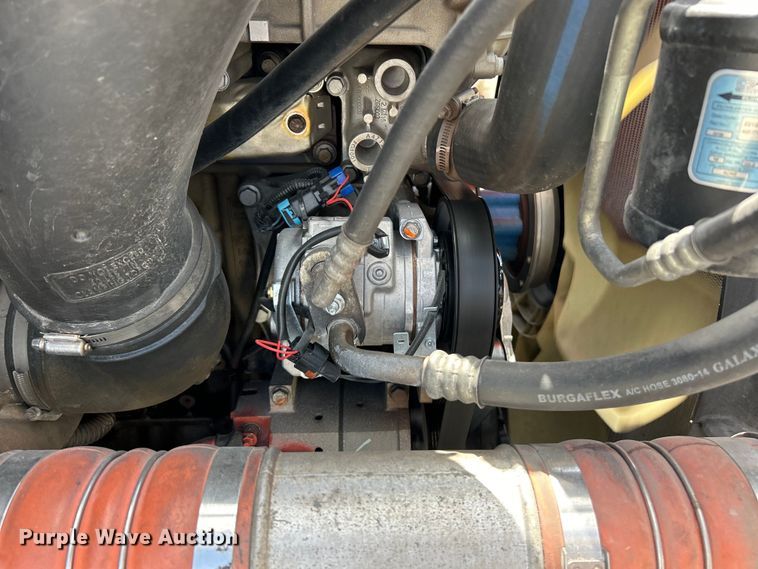 image for item EK3223 2017 Frieghtliner Cascadia 113 semi truck