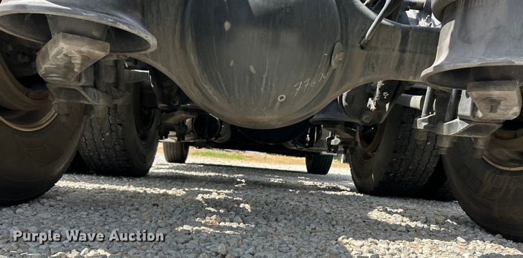 image for item EK3223 2017 Frieghtliner Cascadia 113 semi truck