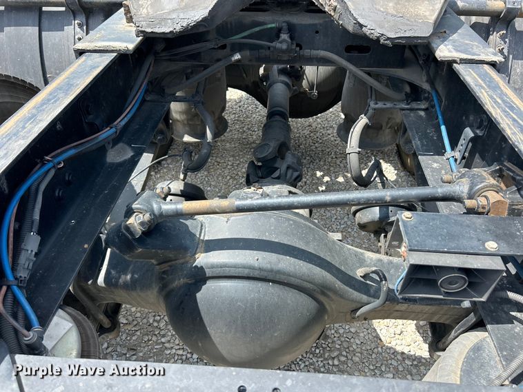 image for item EK3223 2017 Frieghtliner Cascadia 113 semi truck