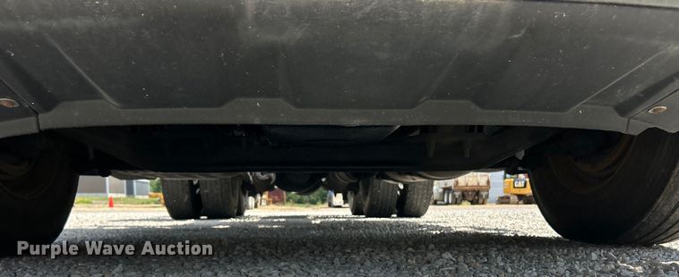 image for item EK3223 2017 Frieghtliner Cascadia 113 semi truck