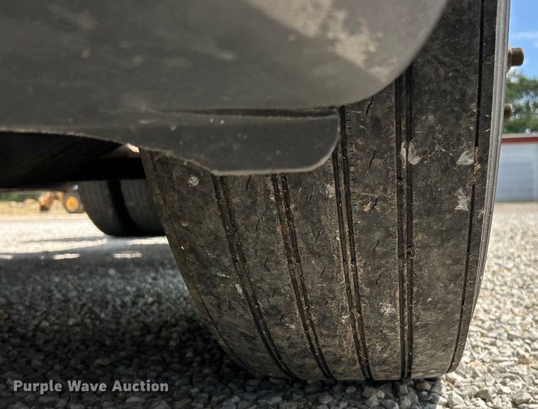 image for item EK3223 2017 Frieghtliner Cascadia 113 semi truck