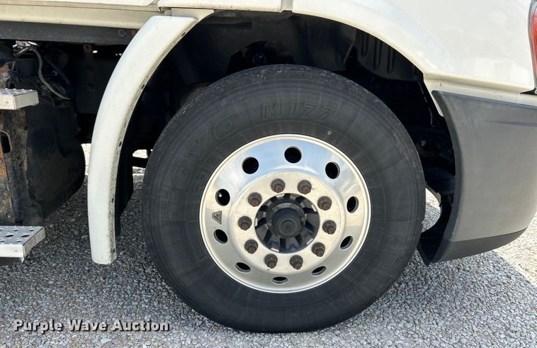 image for item EK3223 2017 Frieghtliner Cascadia 113 semi truck