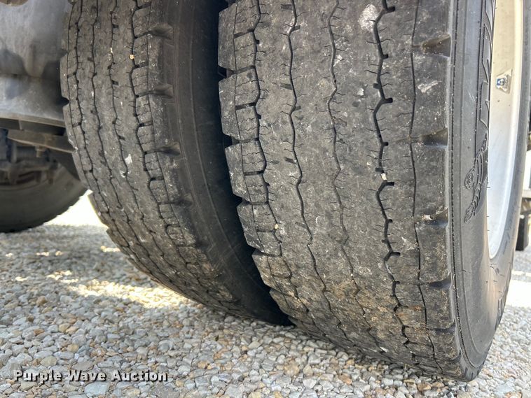 image for item EK3223 2017 Frieghtliner Cascadia 113 semi truck