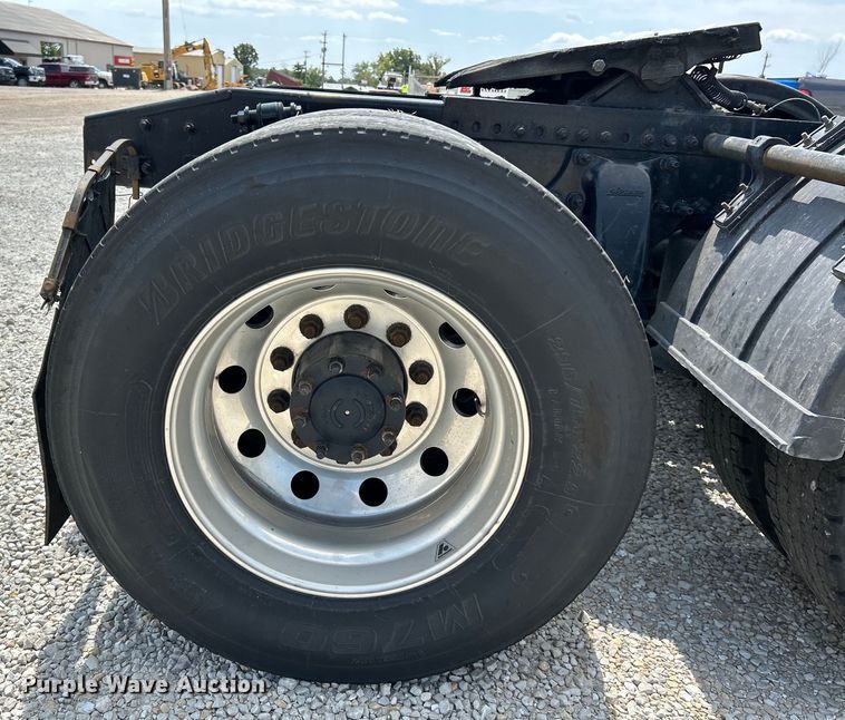 image for item EK3223 2017 Frieghtliner Cascadia 113 semi truck