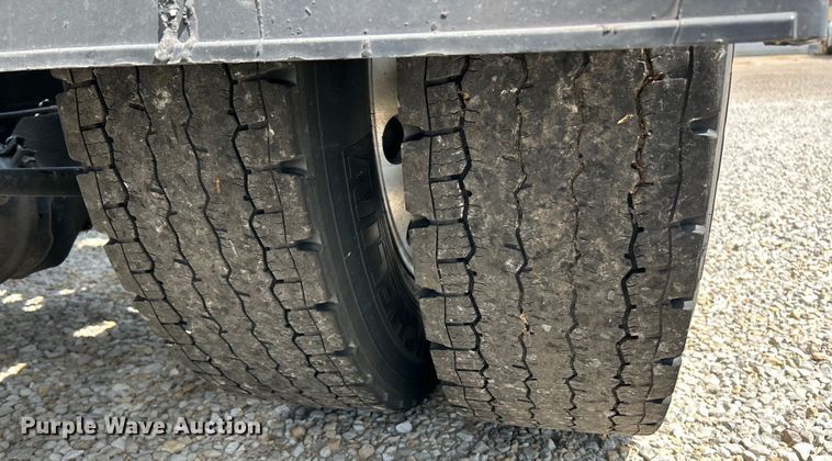 image for item EK3223 2017 Frieghtliner Cascadia 113 semi truck