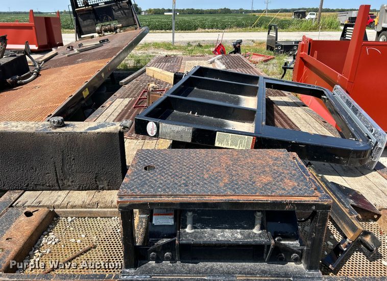 image for item EK3228 Jerr-Dan 815TRBLP-W rollback bed