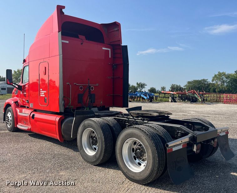 image for item EK8937 2013 Peterbilt  579 semi truck