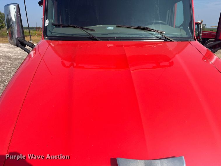 image for item EK8937 2013 Peterbilt  579 semi truck