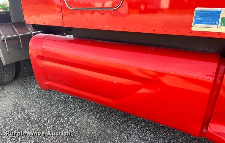 image for item EK8937 2013 Peterbilt  579 semi truck