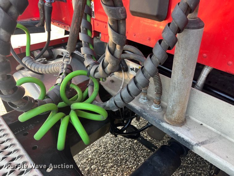 image for item EK8937 2013 Peterbilt  579 semi truck