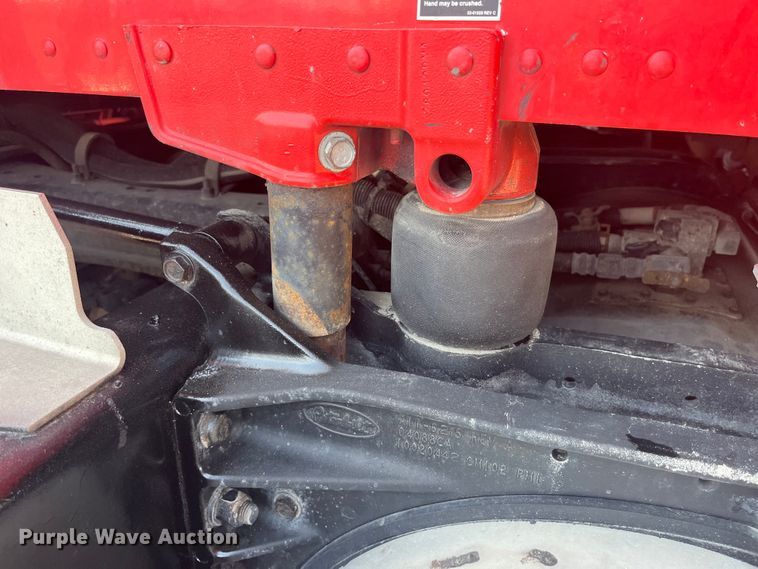 image for item EK8937 2013 Peterbilt  579 semi truck