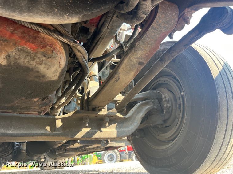 image for item EK8937 2013 Peterbilt  579 semi truck