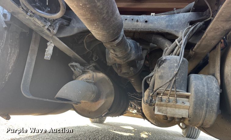 image for item EK8937 2013 Peterbilt  579 semi truck