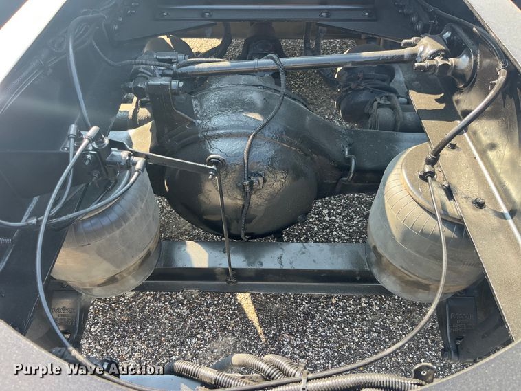 image for item EK8937 2013 Peterbilt  579 semi truck