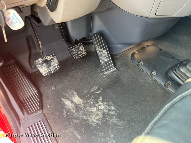 image for item EK8937 2013 Peterbilt  579 semi truck