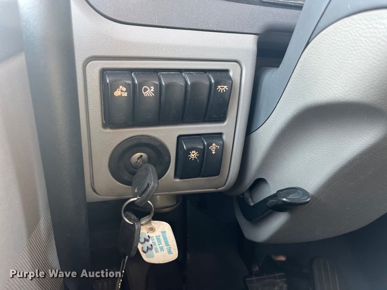 image for item EK8937 2013 Peterbilt  579 semi truck