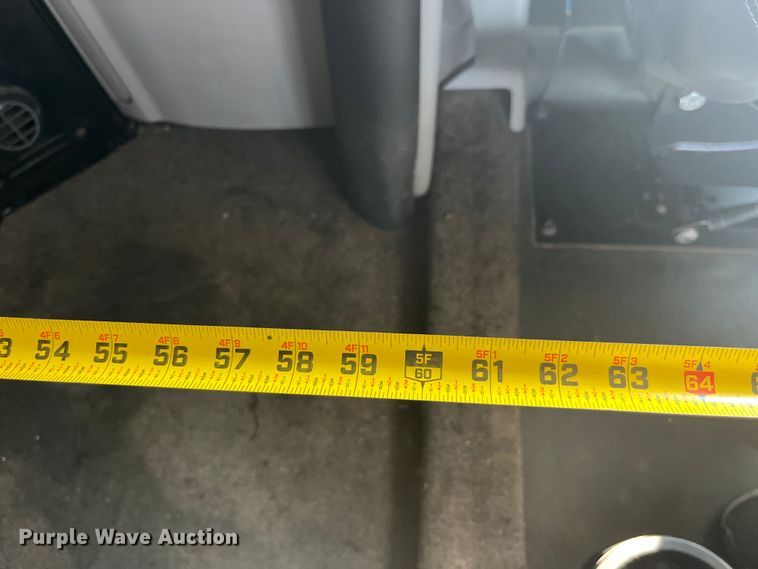 image for item EK8937 2013 Peterbilt  579 semi truck