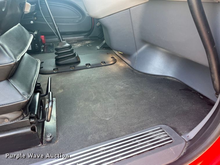 image for item EK8937 2013 Peterbilt  579 semi truck