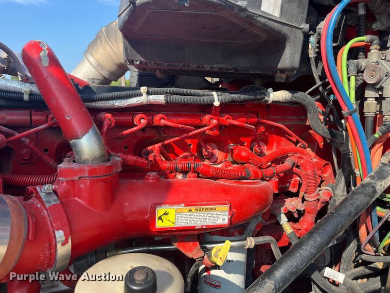 image for item EK8937 2013 Peterbilt  579 semi truck