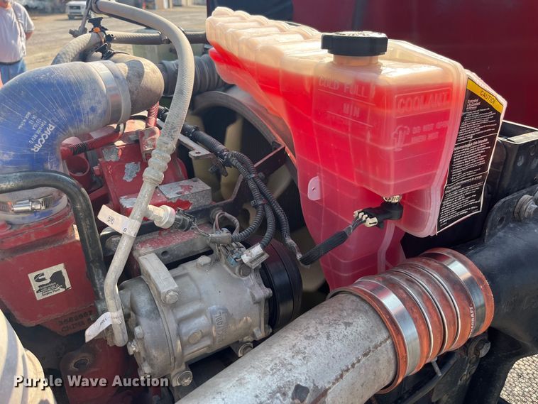 image for item EK8937 2013 Peterbilt  579 semi truck