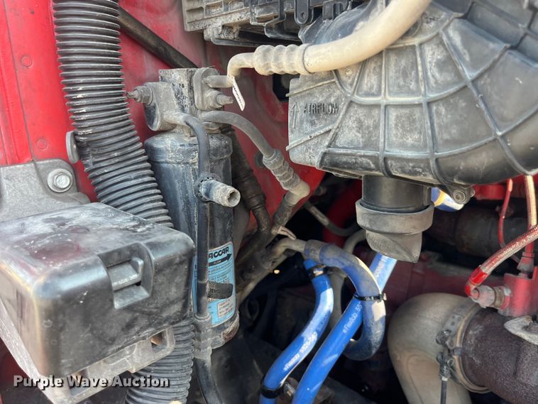 image for item EK8937 2013 Peterbilt  579 semi truck