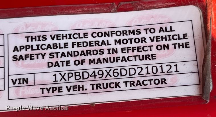 image for item EK8937 2013 Peterbilt  579 semi truck