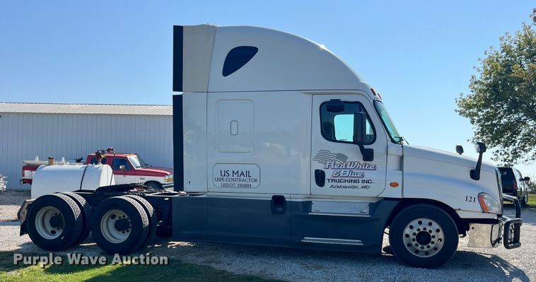 image for item EK8969 2014 Freightliner  Cascadia semi truck