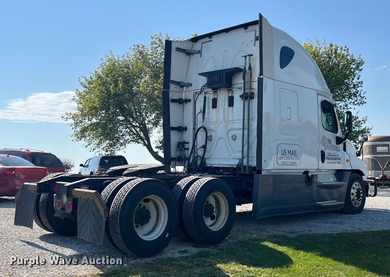 image for item EK8969 2014 Freightliner  Cascadia semi truck