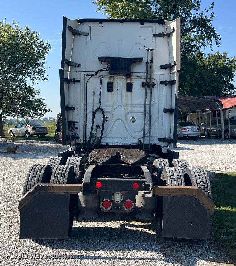 image for item EK8969 2014 Freightliner  Cascadia semi truck